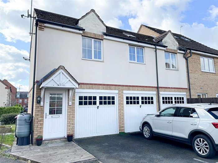 2 Bedroom Maisonette To Rent In Johnson Drive, Leighton Buzzard, LU7