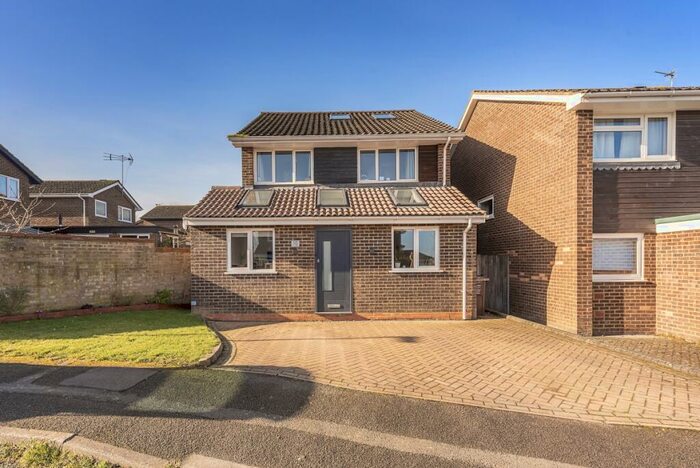 4 Bedroom Detached House To Rent In Eastcote Drive Harpenden, AL5