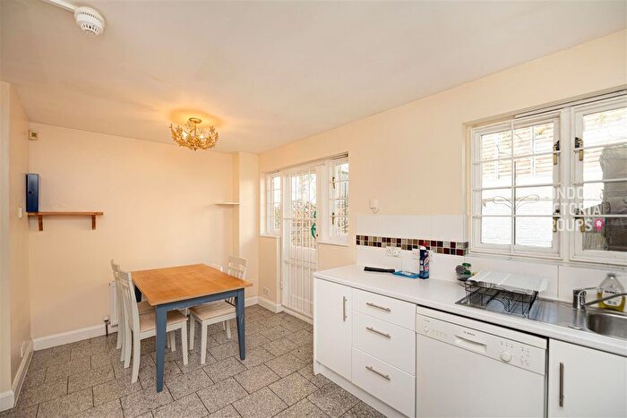 5 Bedroom Terraced House To Rent In Keats Close, London, SE1