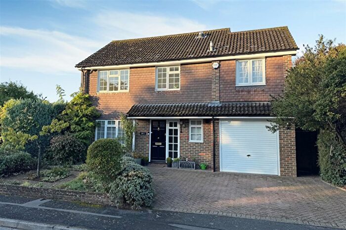 4 Bedroom Detached House For Sale In Hillside Way, Godalming, GU7