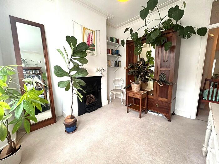 1 Bedroom Flat To Rent In Mitchley Road, Tottenham Hale, N17