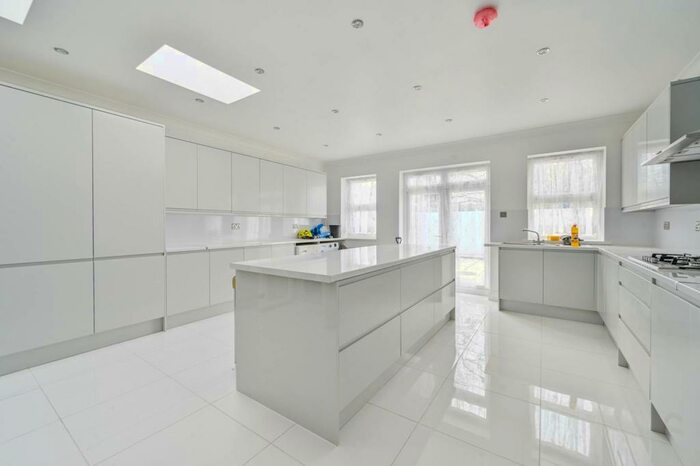 6 Bedroom End Of Terrace House To Rent In Lens Road, Upton Park, E7