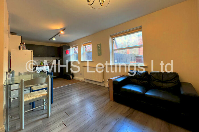 3 Bedroom Apartment To Rent In Flat, Welton Road, Leeds, LS6