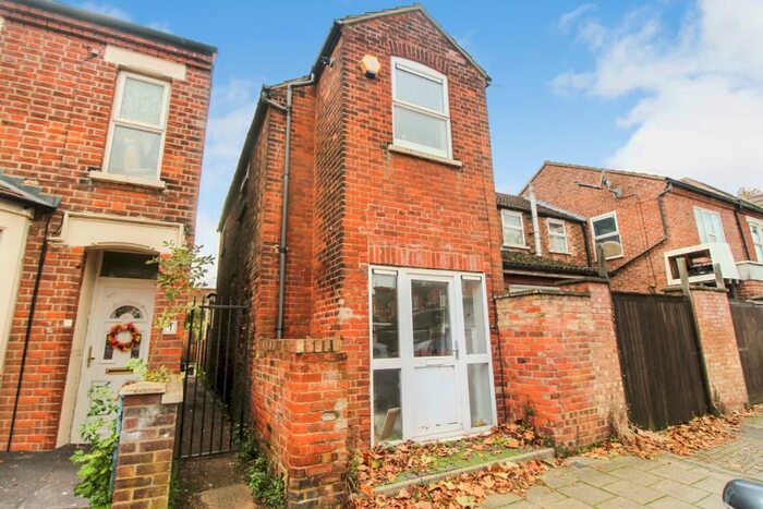 1 Bedroom Maisonette To Rent In Churchville Road, Bedford, MK42