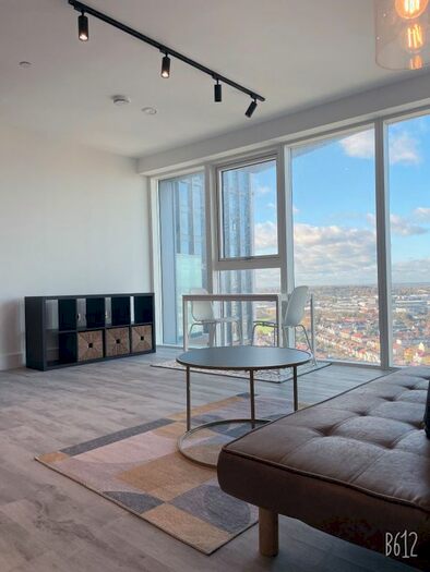 1 Bedroom Flat To Rent In Portal Way, London, W3