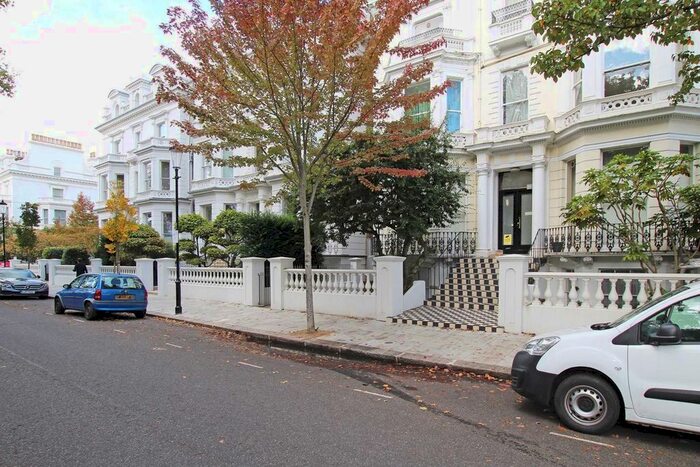 Studio To Rent In Pembridge Square, London W2