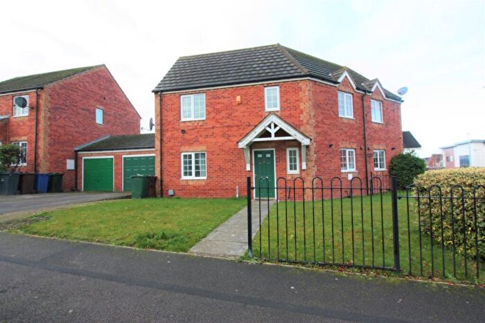 3 Bedroom Semi Detached House To Rent In Oakroyd Crescent, Grimethorpe, S72