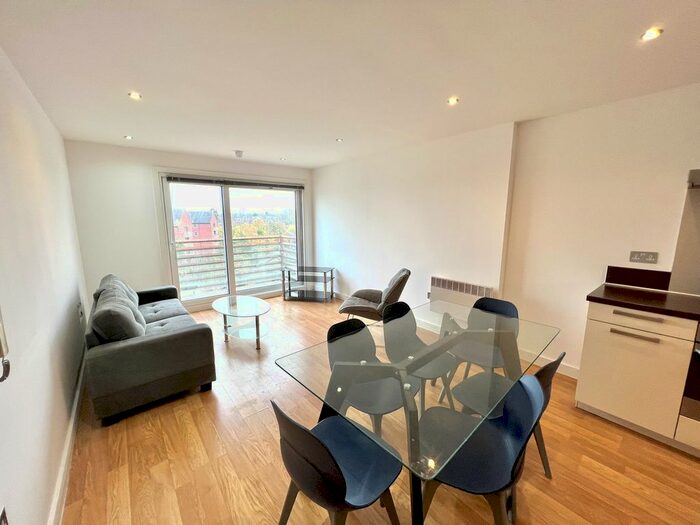 3 Bedroom Flat To Rent In Rusholme Place, Manchester, M14