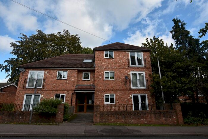 2 Bedroom Flat To Rent In Broad Lane, Bracknell, RG12