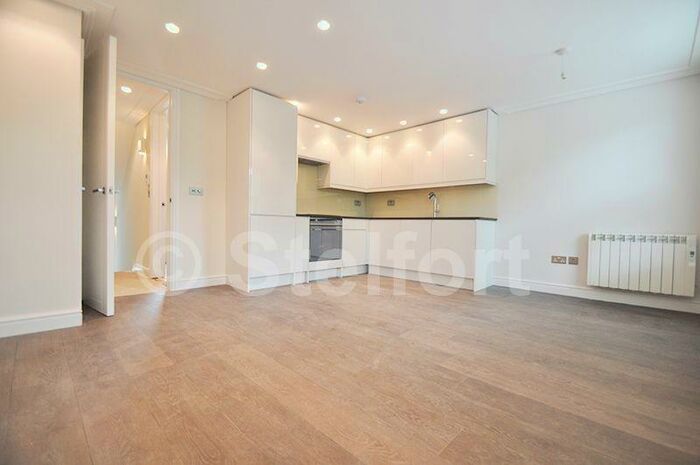 3 Bedroom Apartment To Rent In Archway Road, London, N6