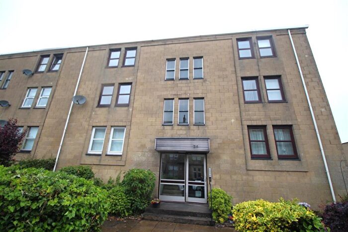 1 Bedroom Flat To Rent In Cardwell Road, Gourock, PA19