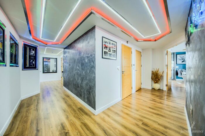 2 Bedroom Flat To Rent In Centenary Plaza, Holliday Street, Birmingham, B1