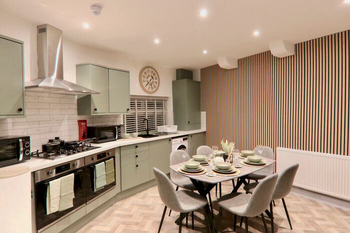 6 Bedroom Terraced House To Rent In Pontefract Lane, Leeds, LS9