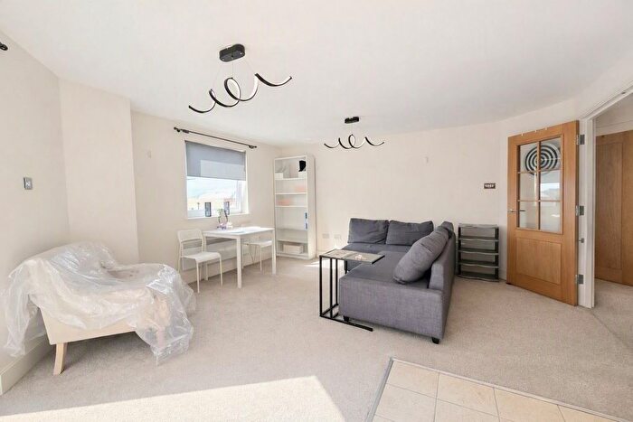 2 Bedroom Flat To Rent In Gunwharf Quays The Canalside, Portsmouth, PO1