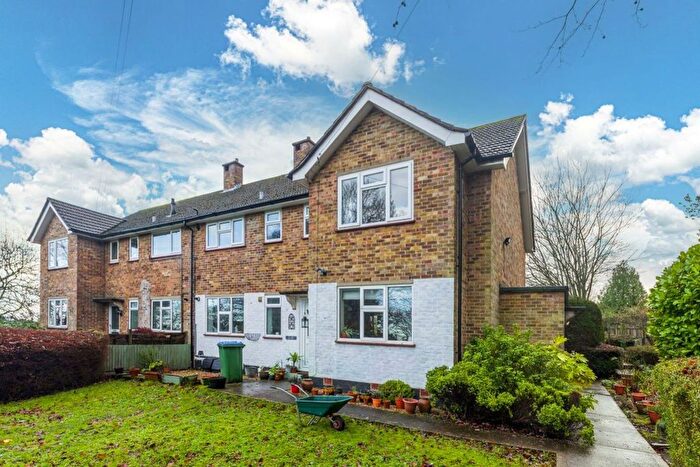 2 Bedroom Flat To Rent In Oak Lane, Sevenoaks, TN13