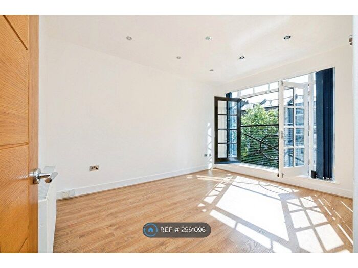 2 Bedroom Flat To Rent In Colvestone Crescent, London, E8