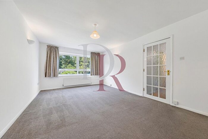 2 Bedroom Flat To Rent In Golfers View, Finchley Park, North Finchley, N12