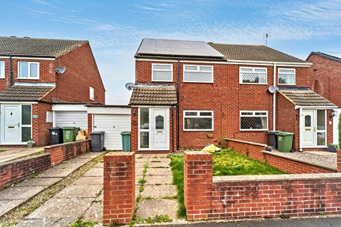 3 Bedroom Semi-Detached House For Sale In Lassington Close, Redditch, Worcestershire, B98