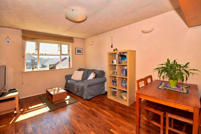 1 Bedroom Flat To Rent In Macmillan Way, London, SW17