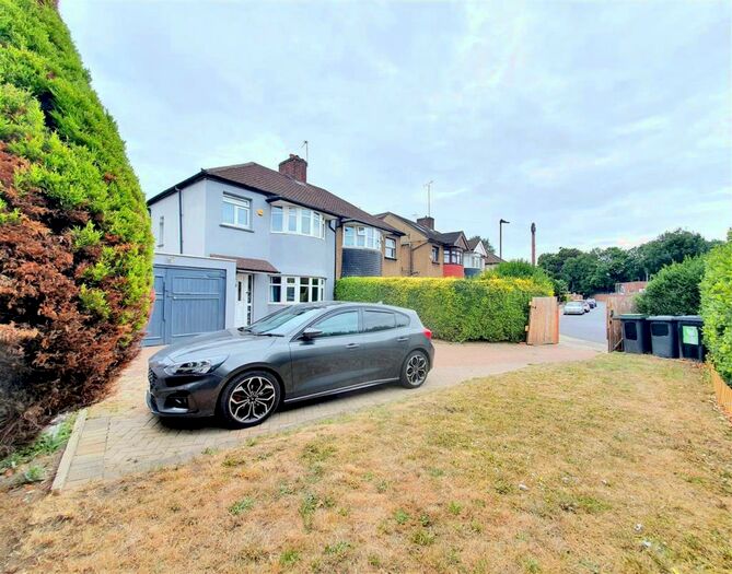 3 Bedroom Semi-Detached House To Rent In Beaufoy Road, London, N17