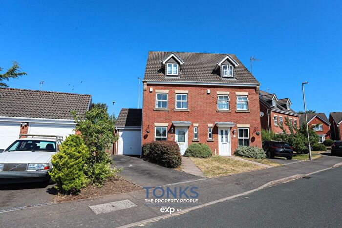 3 Bedroom Semi Detached House For Sale In Cavalier Drive, Halesowen, B63
