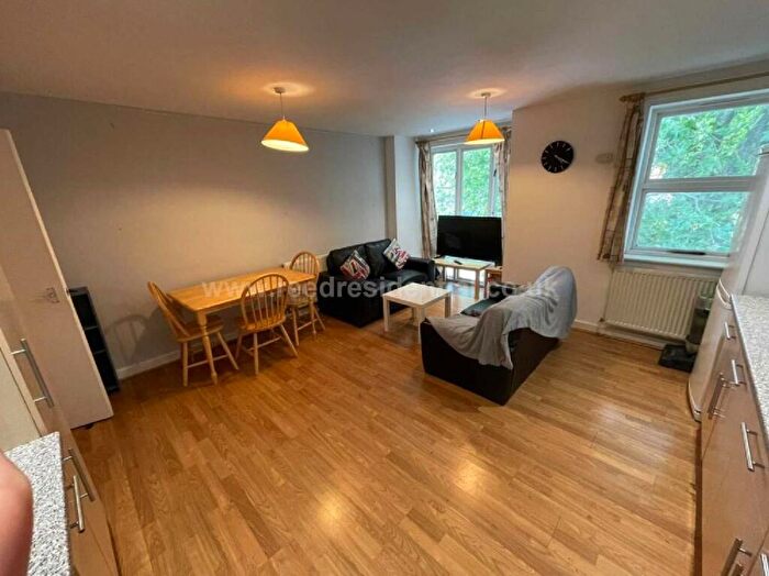 4 Bedroom Flat To Rent In Chapel Court, Lenton, Nottingham, Nottinghamshire, NG7