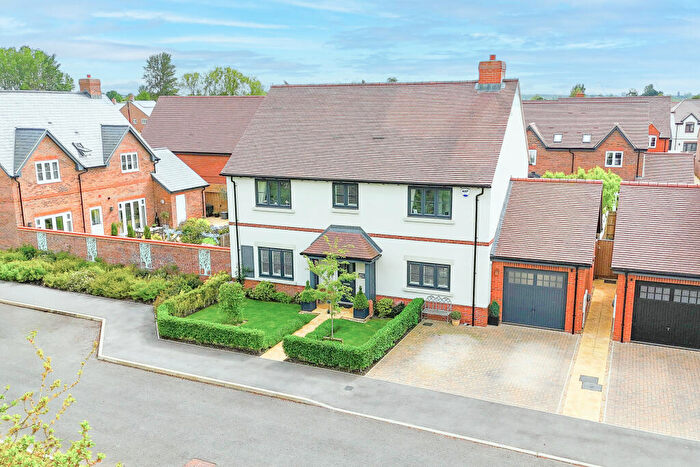 4 Bedroom Detached House For Sale In Ickford, Buckinghamshire, HP18