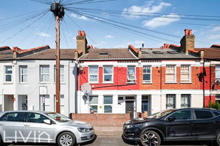 1 Bedroom Flat To Rent In Hoyle Road, Wandsworth, London, Greater London, SW17