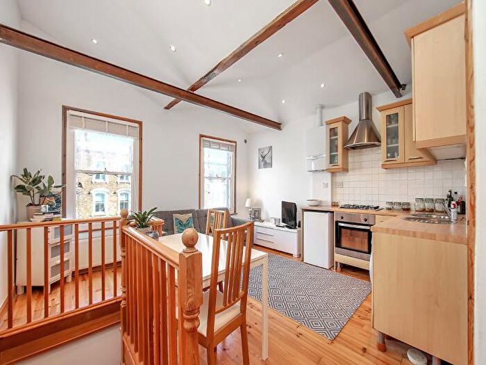 1 Bedroom Apartment For Sale In Victoria Park Road, London, E9