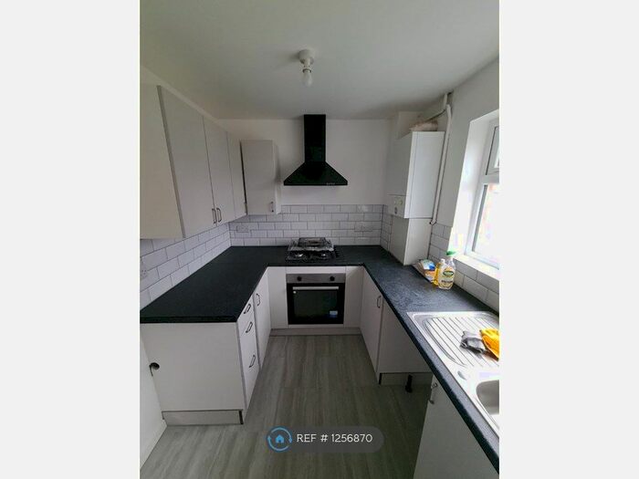 2 Bedroom Terraced House To Rent In Kingfisher Close, London, SE28