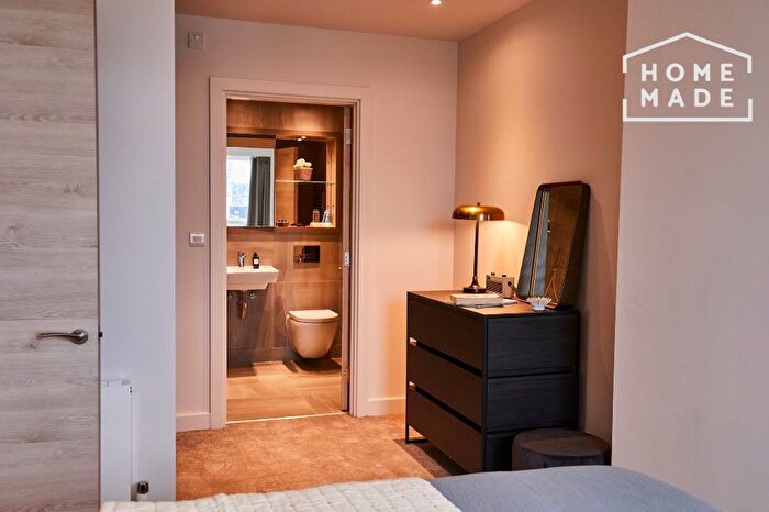 2 Bedroom Flat To Rent In Angel Gardens, M4