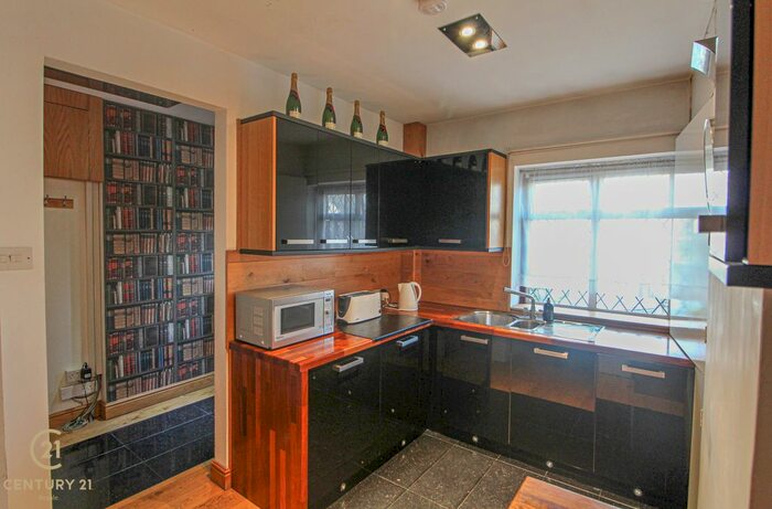 1 Bedroom Flat To Rent In Kingston Vale, London, SW15