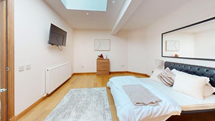 2 Bedroom Flat To Rent In Castle Street, City Centre, Aberdeen, AB11