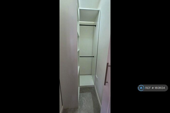 1 Bedroom Flat To Rent In Crowthorne, Crowthorne, RG45