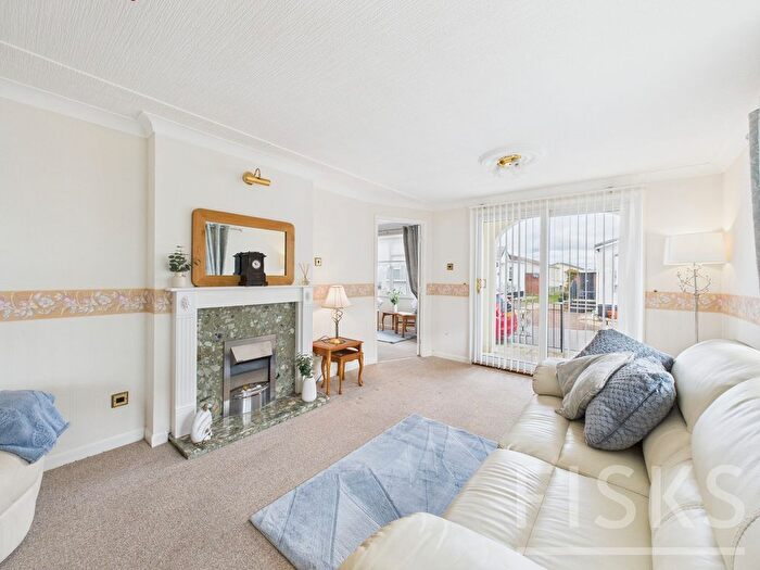 2 Bedroom Mobile/park Home For Sale In Creek Road, Canvey Island, SS8