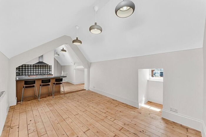 2 Bedroom Flat To Rent In Commercial Road, Tower Bridge, E1