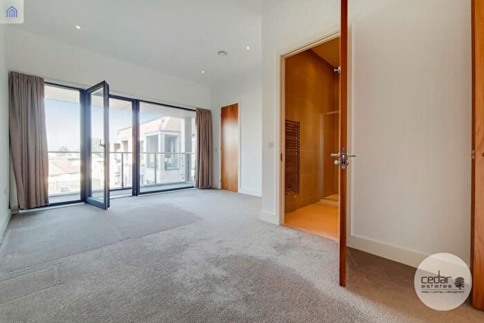 2 Bedroom Flat To Rent In Waldorf Place, Child's Hill, NW2