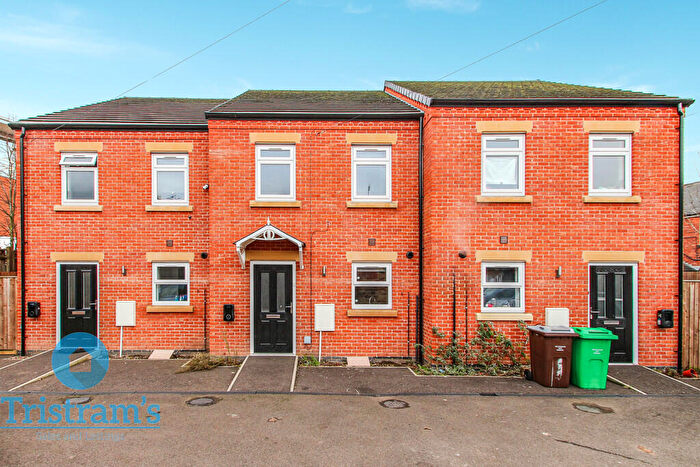 3 Bedroom Town House To Rent In Montague Street, Nottingham, NG6