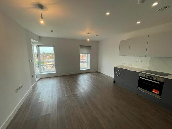 2 Bedroom Flat To Rent In Featherstone Industrial Estate, Dominion Road, Southall, UB2