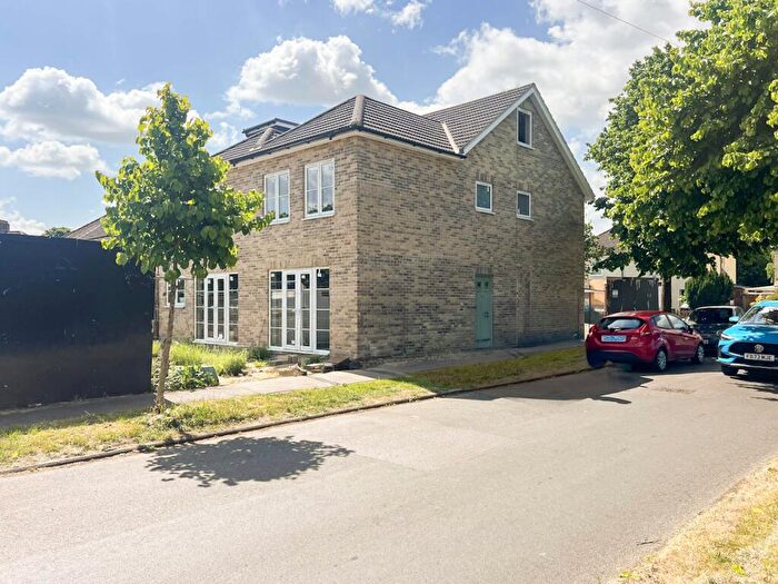 House For Sale In & B Ramsden Square, Cambridge, CB4