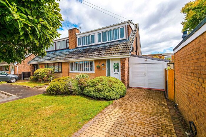 3 Bedroom Semi-Detached House For Sale In Chiltern Close, Ashton-In-Makerfield, WN4