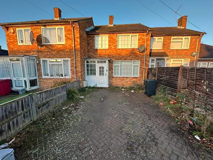 3 Bedroom Terraced House To Rent In Slough, Berkshire, SL2
