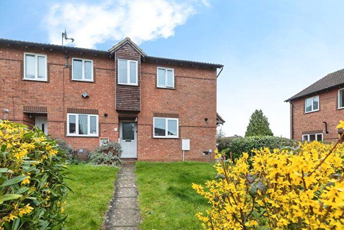 2 Bedroom Terraced House For Sale In Hexham Gardens, Bletchley, Milton Keynes, Buckinghamshire, MK3