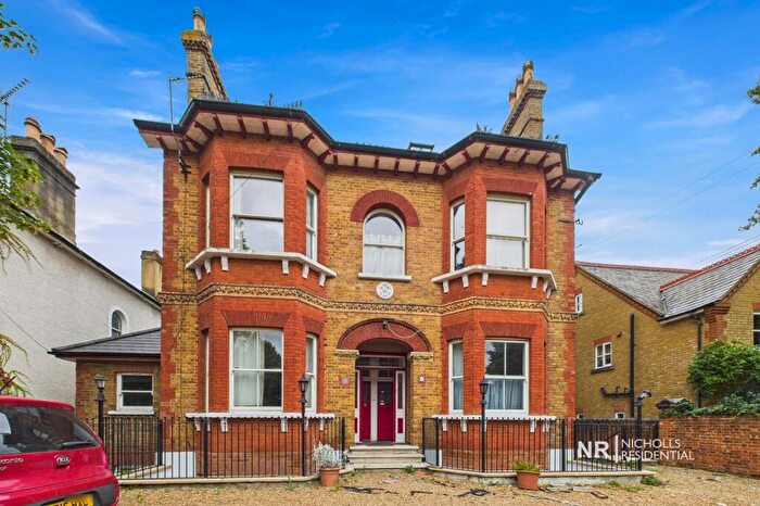 4 Bedroom Flat To Rent In Worple Road, (Basement Flat), Epsom, Surrey., KT18