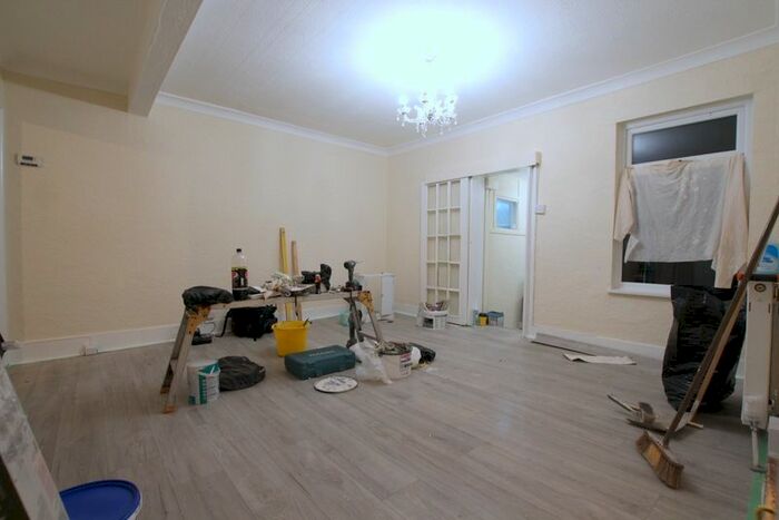 2 Bedroom Flat To Rent In Whitehorse Road, Croydon, CR0