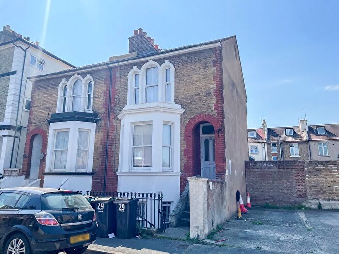 1 Bedroom Flat To Rent In Cobham Street, Gravesend, Kent, DA11