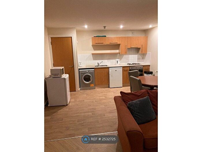 1 Bedroom Flat To Rent In Manchester, Manchester, M5