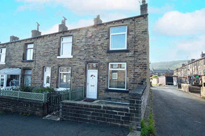 2 Bedroom Town House To Rent In Myrtle Road, Elland, HX5