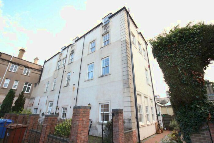2 Bedroom Apartment To Rent In Pavillion Point, Burton Upon Trent, Staffordshire, DE13