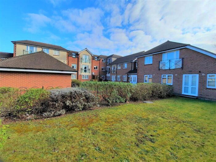 2 Bedroom Flat For Sale In Botley Road, Park Gate, Southampton, SO31